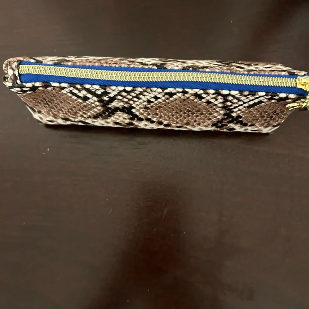 Estée Lauder makeup bag